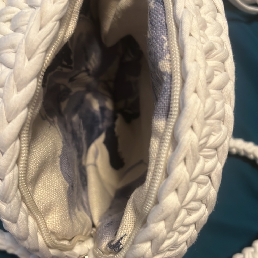 Round white bag - Picture 2 of 2